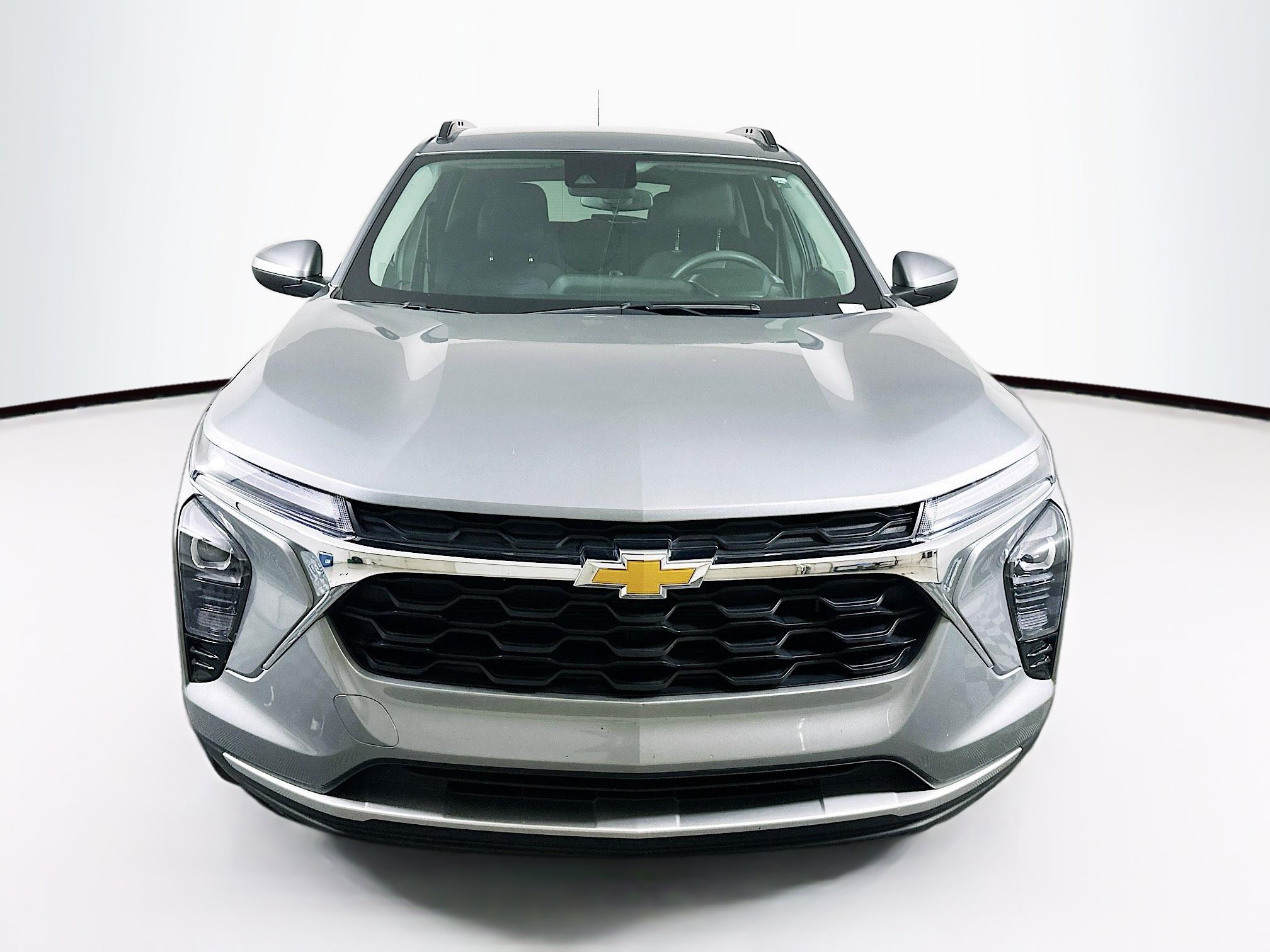 Used 2024 Chevrolet Trax LT FWD image 2