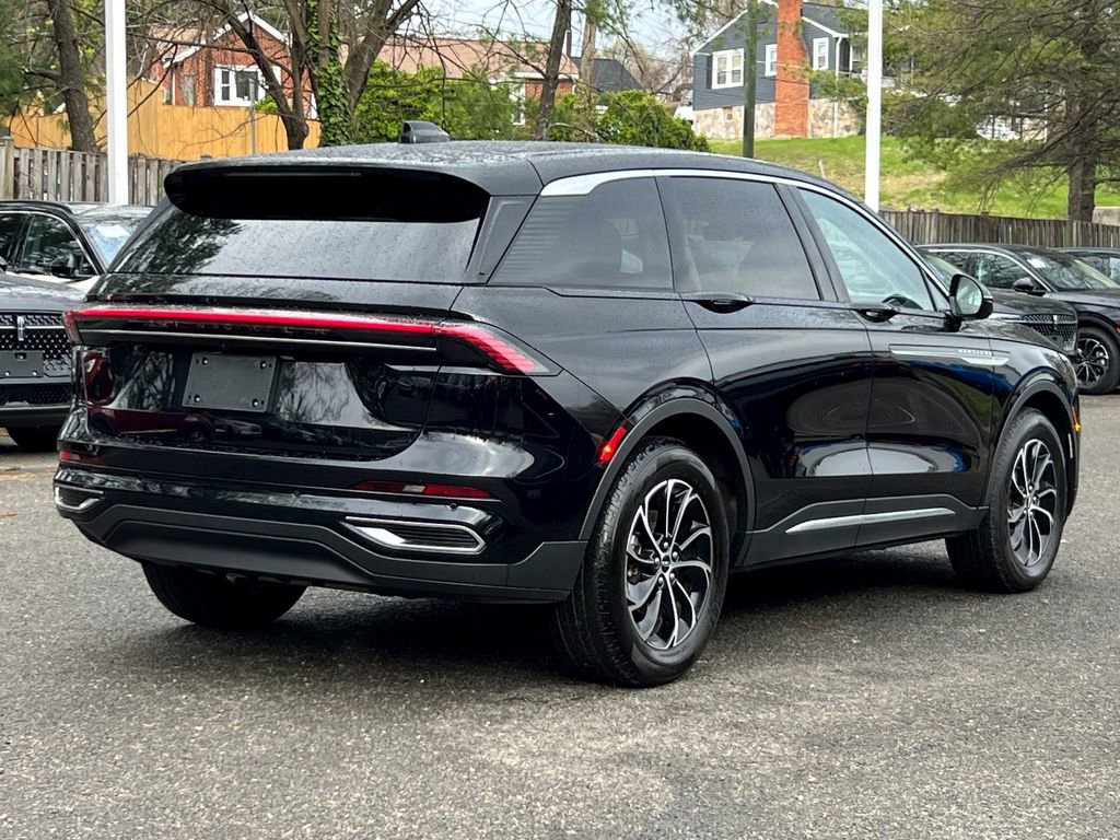 Used 2025 Lincoln Nautilus Premier w/ Equipment Group 102A image 7