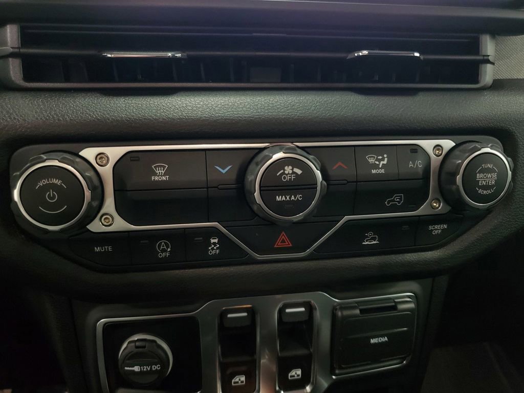 Used 2025 Jeep Wrangler Sport AWD/4WD image 19