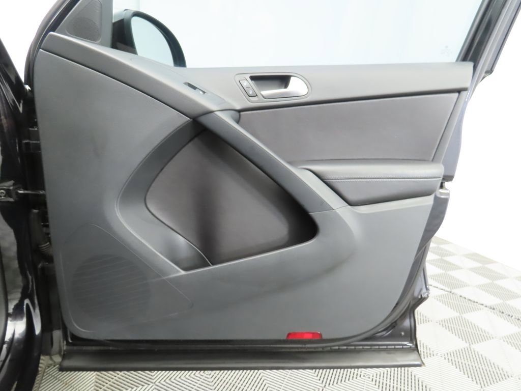 Used 2016 Volkswagen Tiguan S image 23