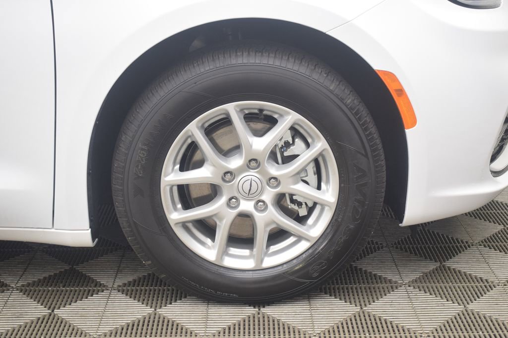 New 2025 Chrysler Pacifica Select image 8