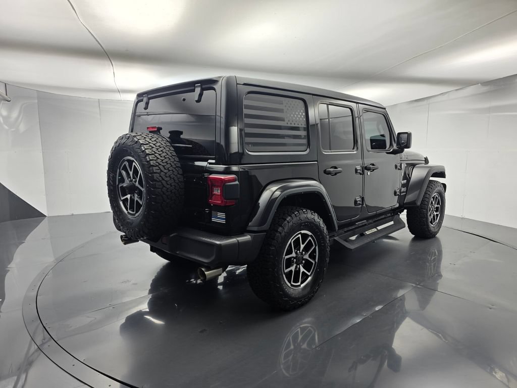 Used 2024 Jeep Wrangler Unlimited Sahara w/ Technology Group AWD/4WD image 4