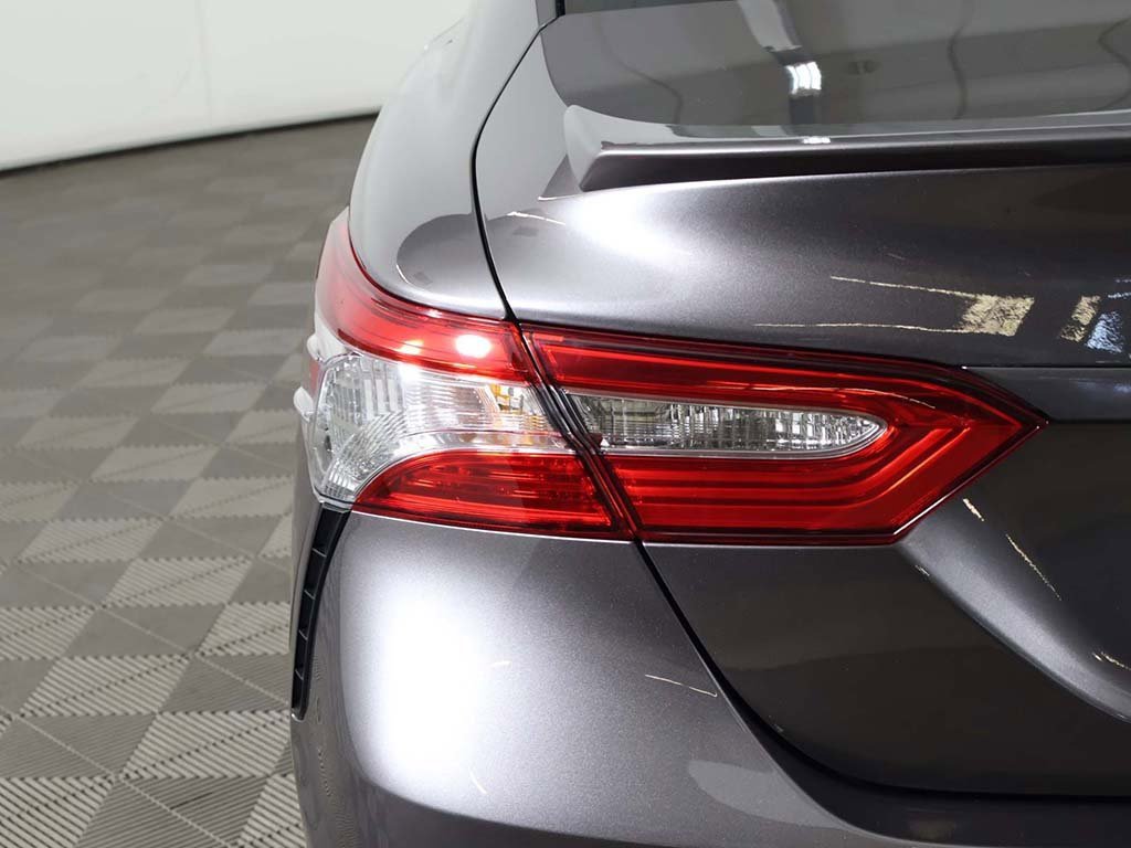 Used 2018 Toyota Camry SE image 12