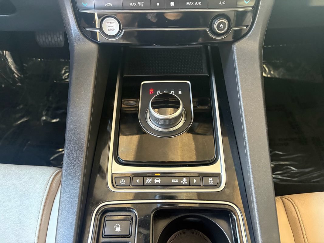 Used 2018 Jaguar F-PACE Premium AWD/4WD image 13