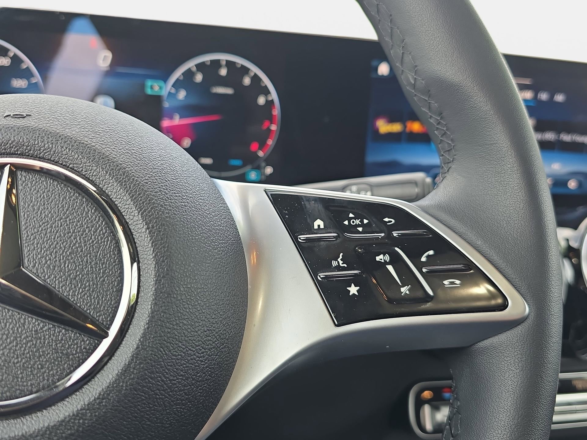 Used 2025 Mercedes-Benz GLB 250 image 18