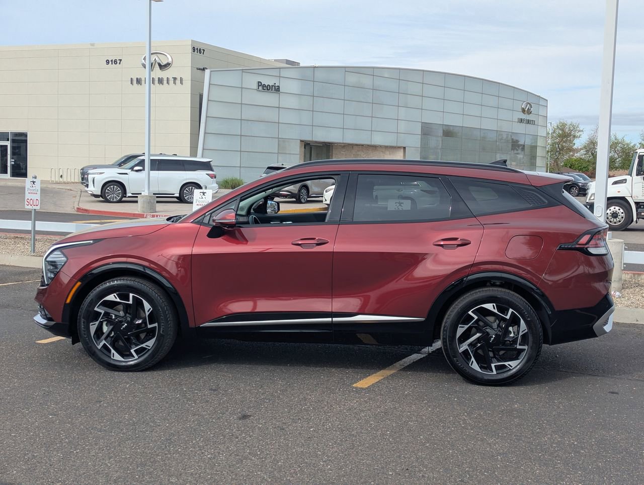 Used 2025 Kia Sportage SX image 3