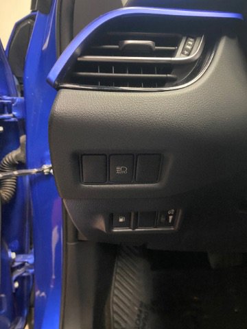 Used 2020 Toyota C-HR XLE image 28