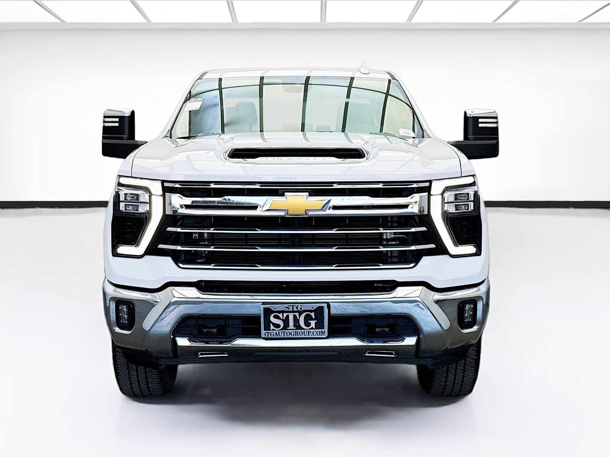 Used 2024 Chevrolet Silverado 2500 LTZ AWD/4WD image 2