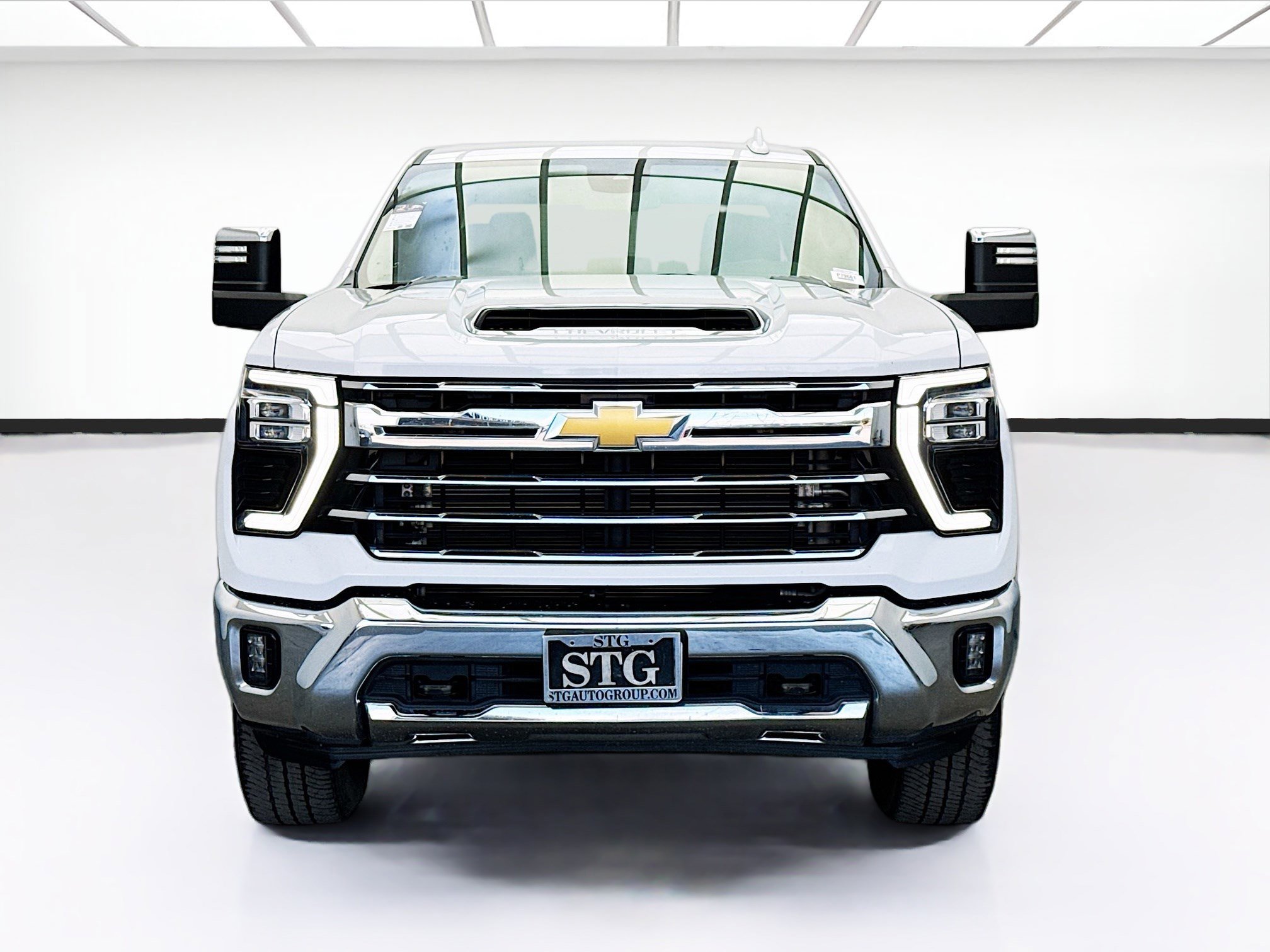 Used 2024 Chevrolet Silverado 2500 LTZ AWD/4WD image 2