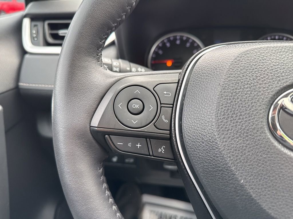 Used 2022 Toyota RAV4 XLE Premium image 25