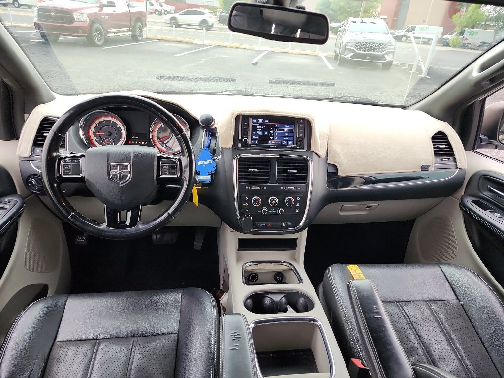 Used 2019 Dodge Grand Caravan SXT FWD image 14