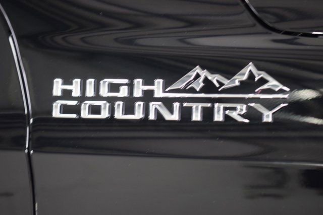 New 2026 Chevrolet Suburban High Country AWD/4WD image 16