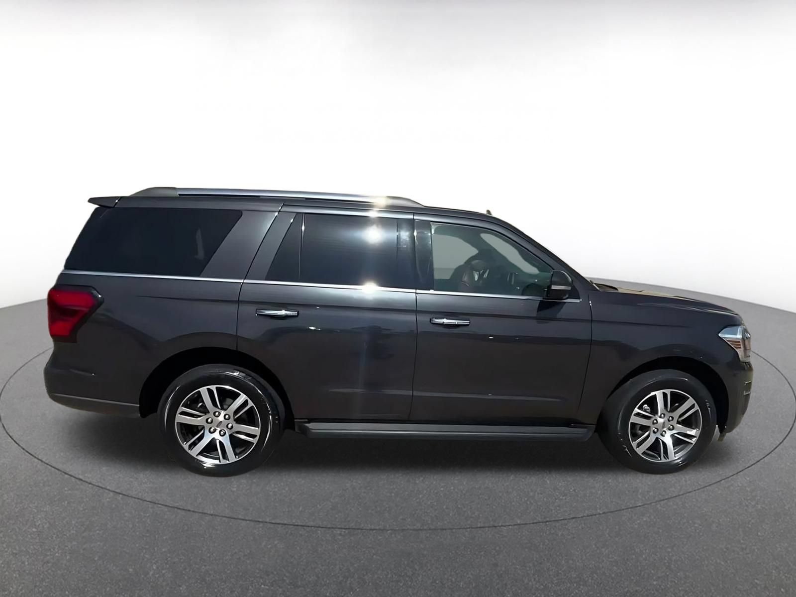 Used 2024 Ford Expedition Limited AWD/4WD image 16