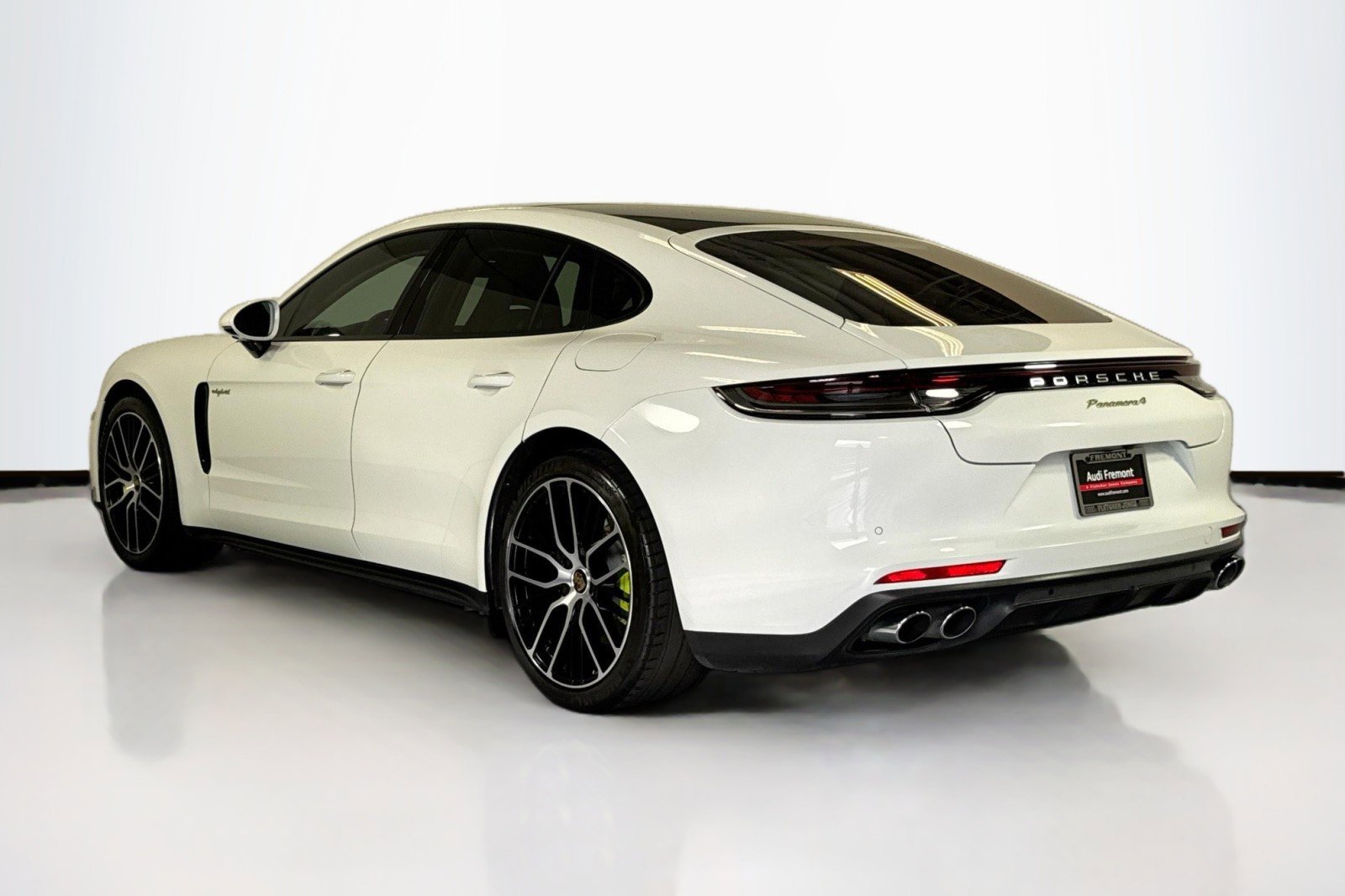 Used 2023 Porsche Panamera 4 w/ Premium Package image 7