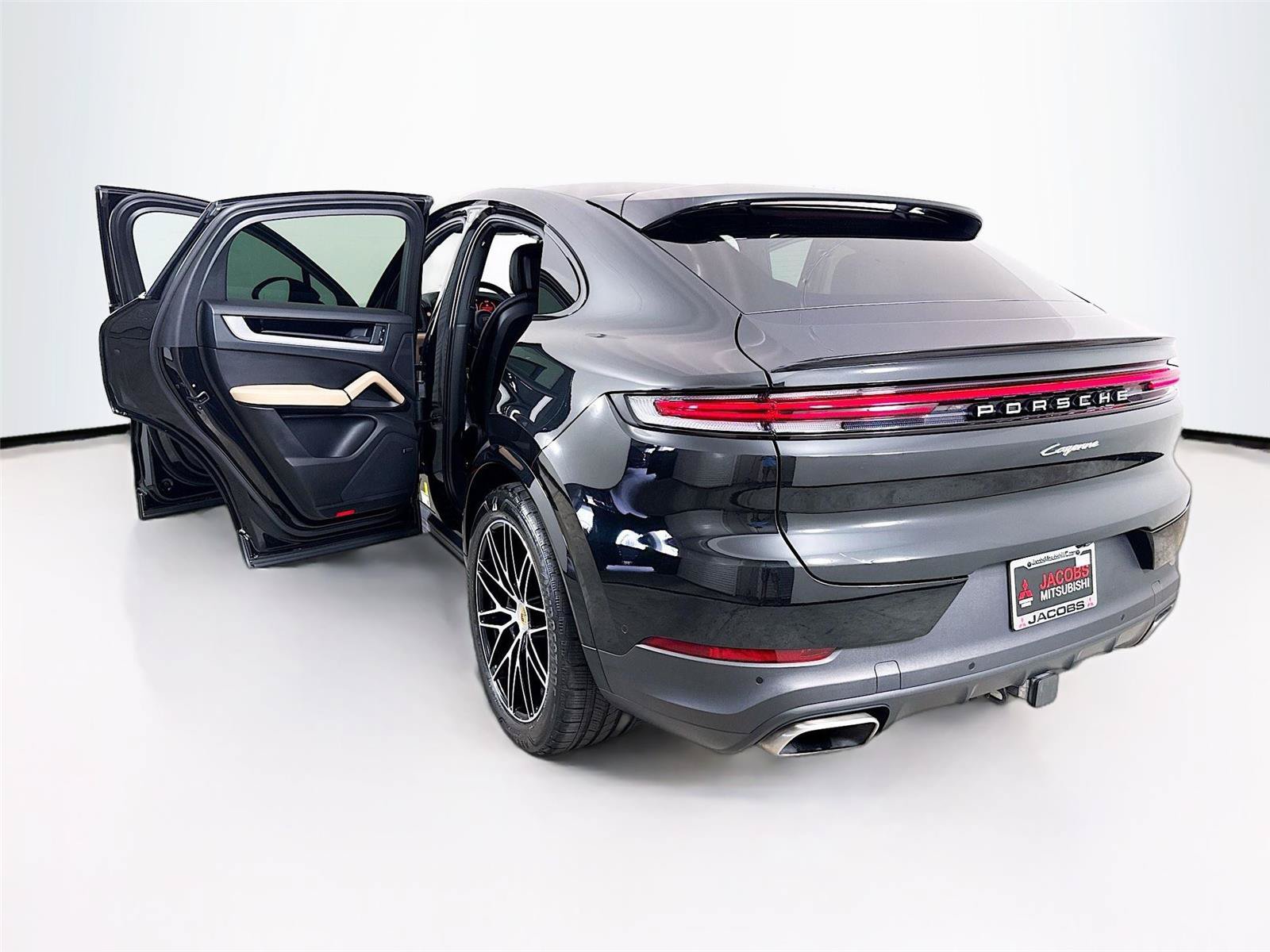 Used 2024 Porsche Cayenne Coupe AWD/4WD image 41