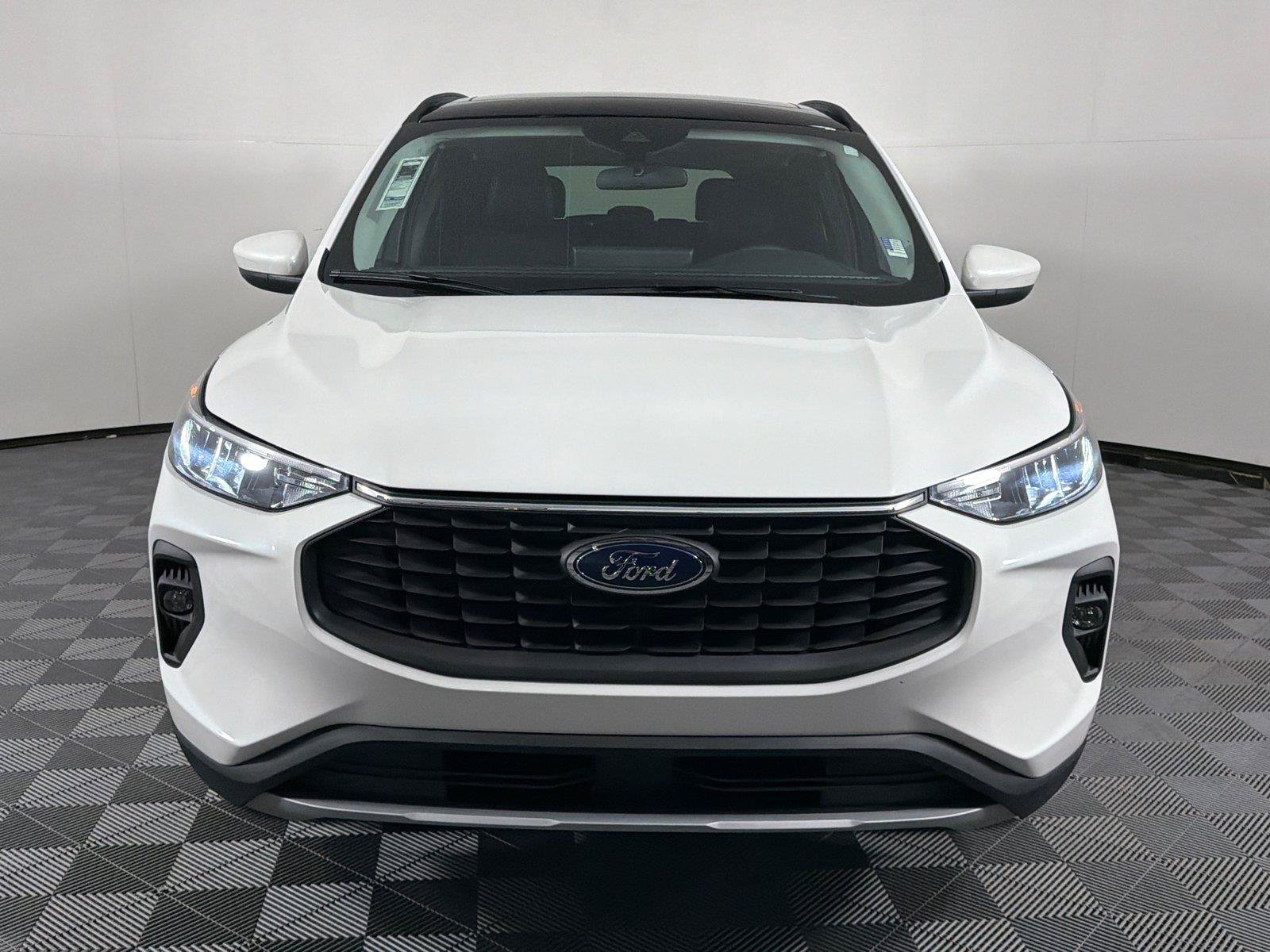Used 2025 Ford Escape SE FWD image 2