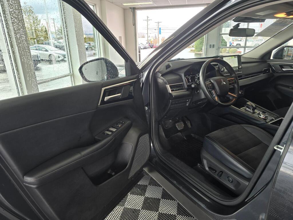 Used 2024 Mitsubishi Outlander SE image 20