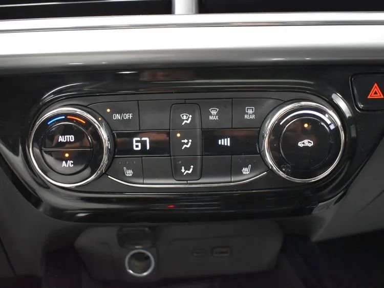 Used 2024 Chevrolet Trax LT w/ Sunroof Package image 33