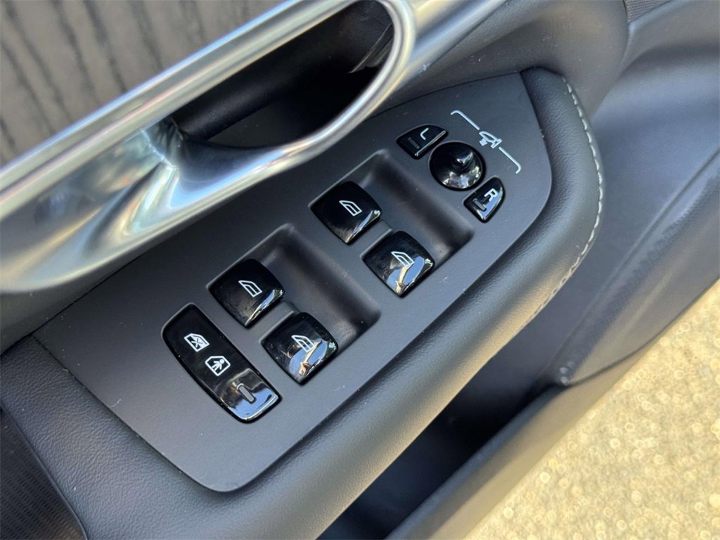 Certified 2024 Volvo XC90 B6 Ultimate w/ Protection Package Premier image 15