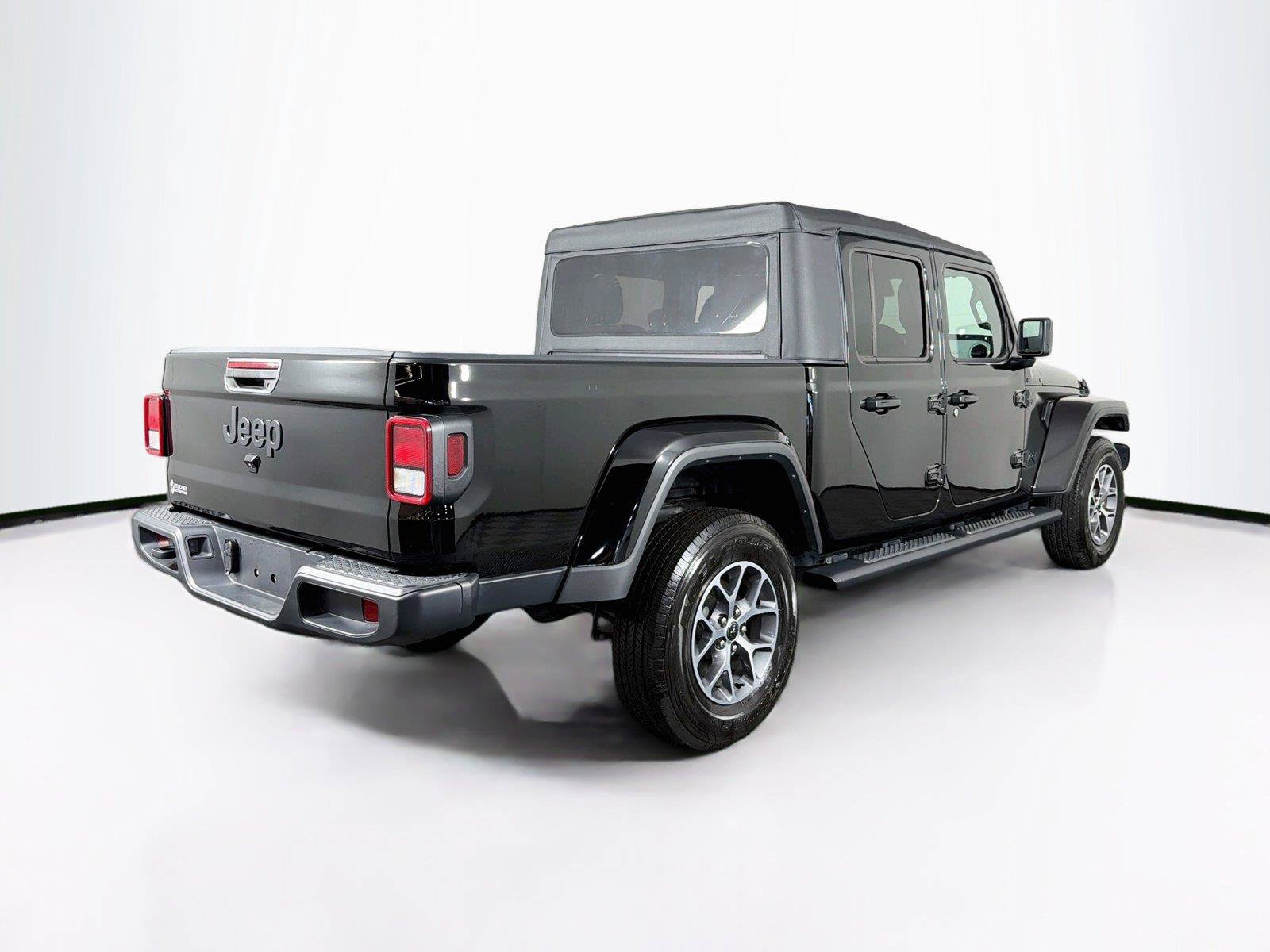 Used 2025 Jeep Gladiator Sport AWD/4WD image 11