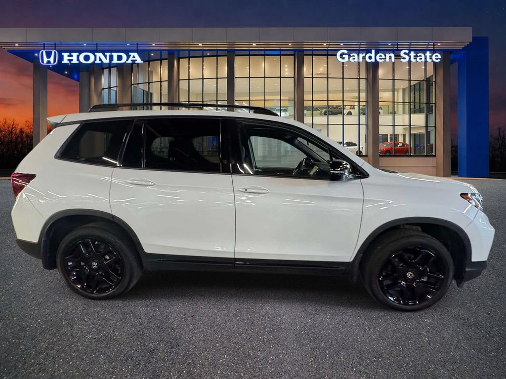 Certified 2024 Honda Passport Black Edition image 6