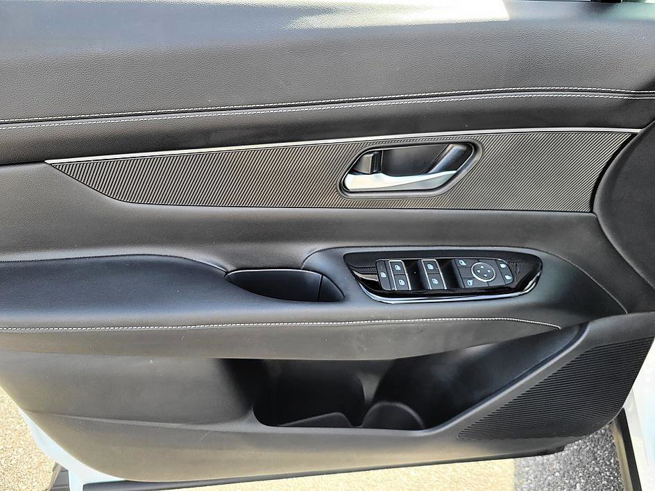 Certified 2025 Nissan Murano SV image 9