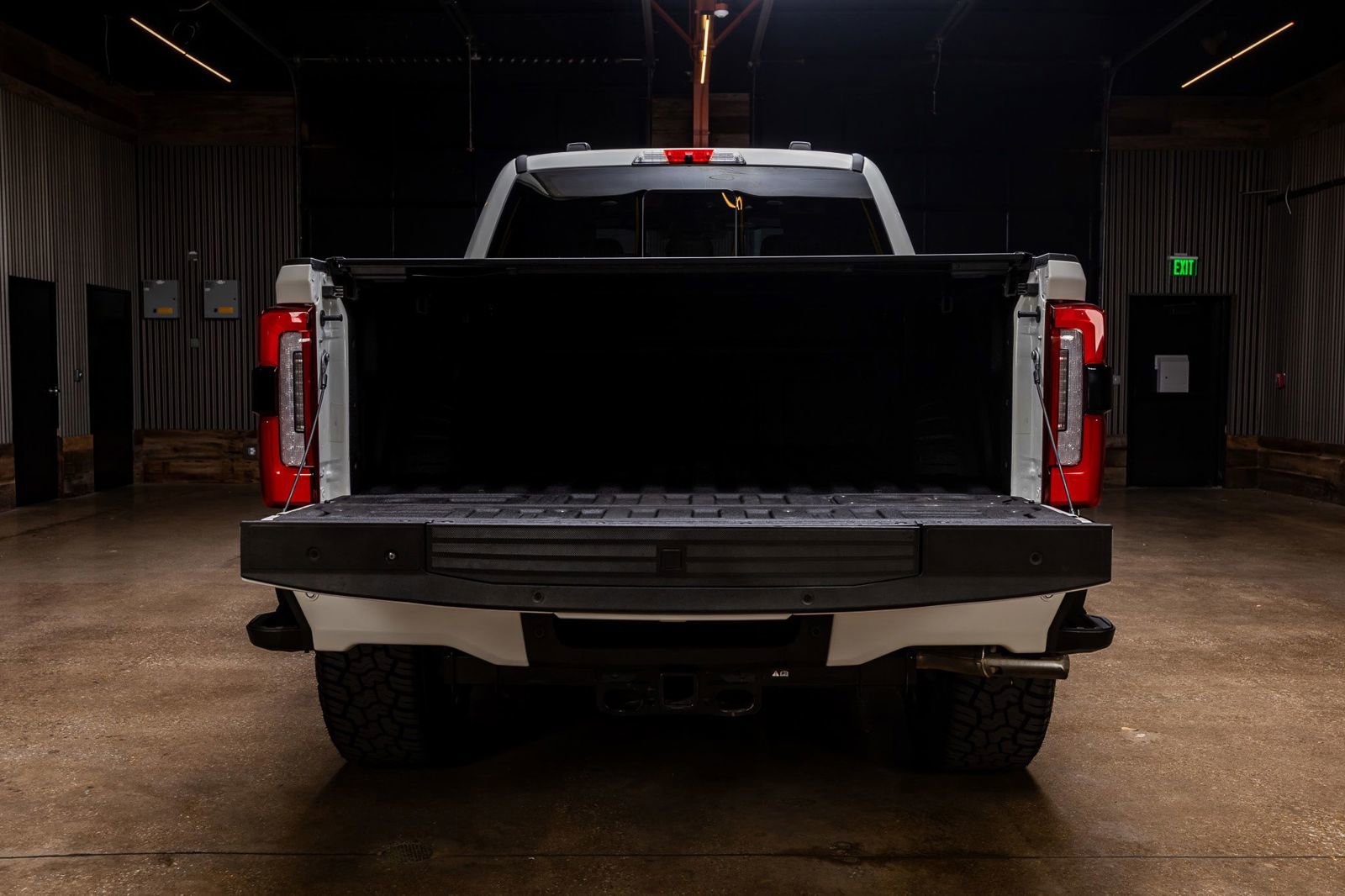 Used 2024 Ford F250 Platinum w/ FX4 Off-Road Package AWD/4WD image 9