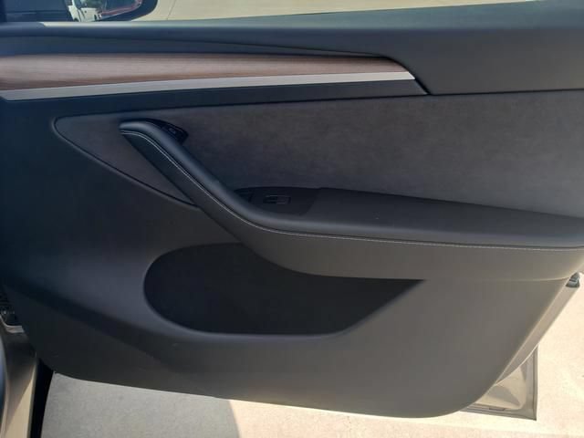 Used 2024 Tesla Model Y Performance AWD/4WD image 21