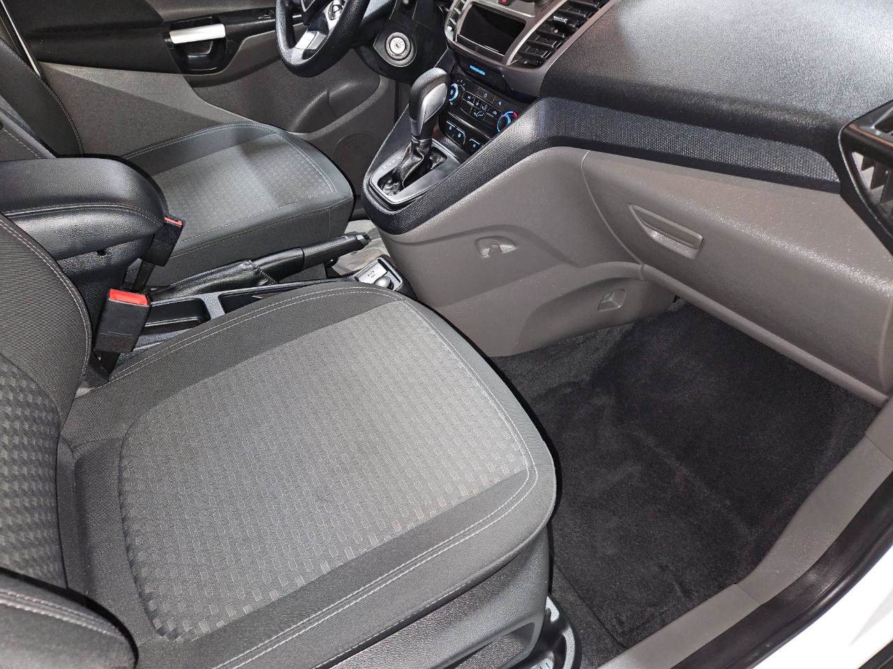 Used 2022 Ford Transit Connect XLT image 24