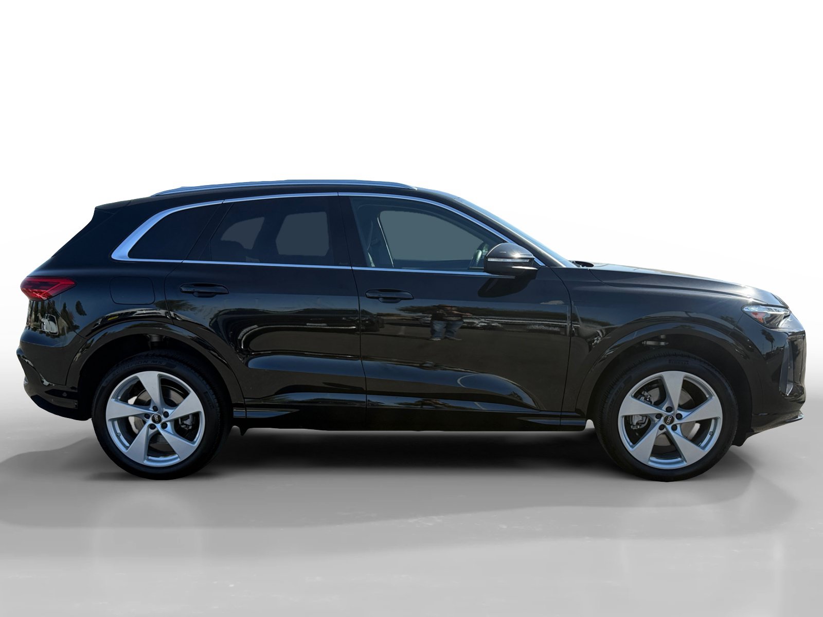 Certified 2025 Audi Q5 Premium AWD/4WD image 6