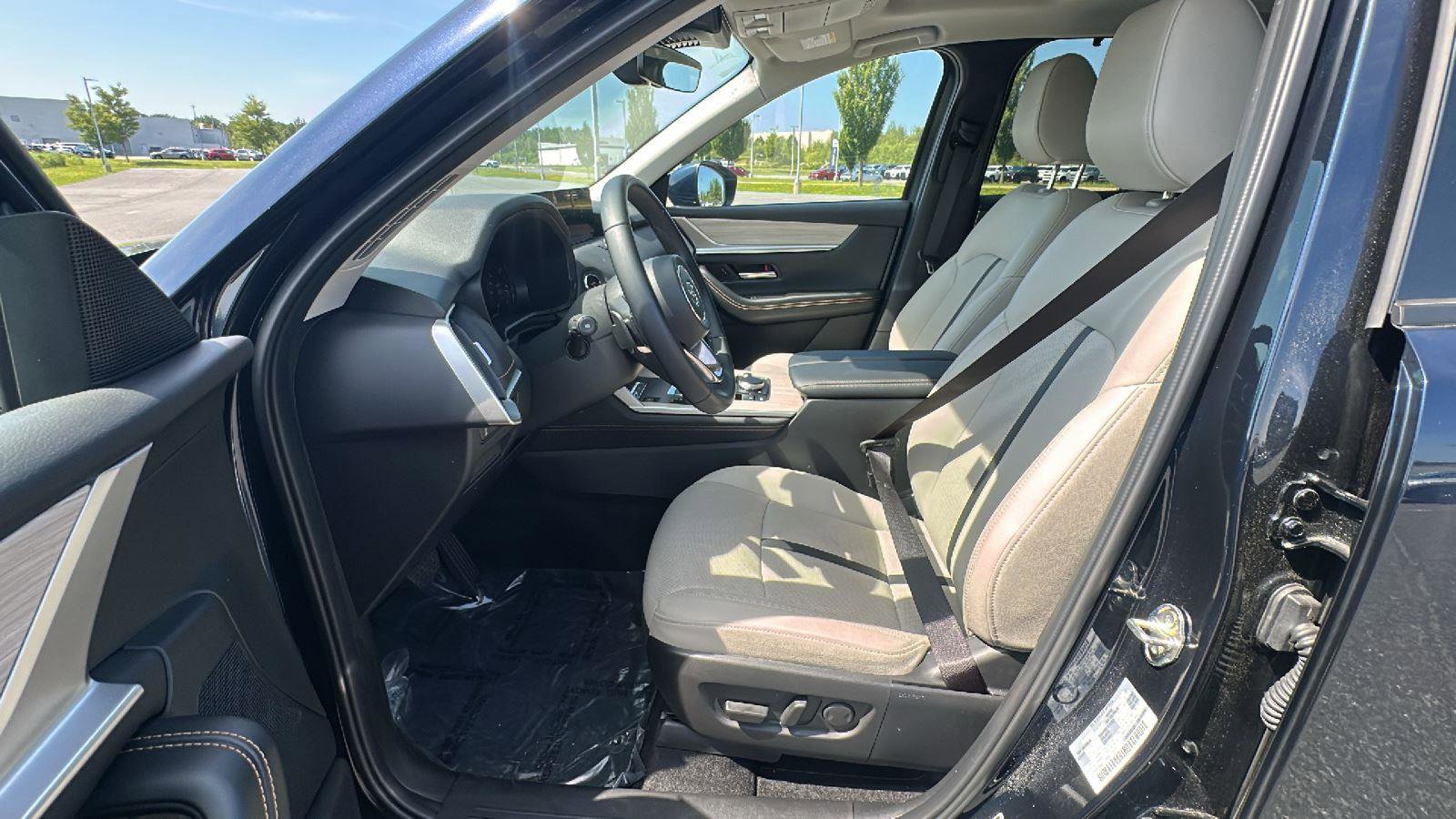 Certified 2024 MAZDA CX-90 Plug-In Hybrid w/ Preferred image 28