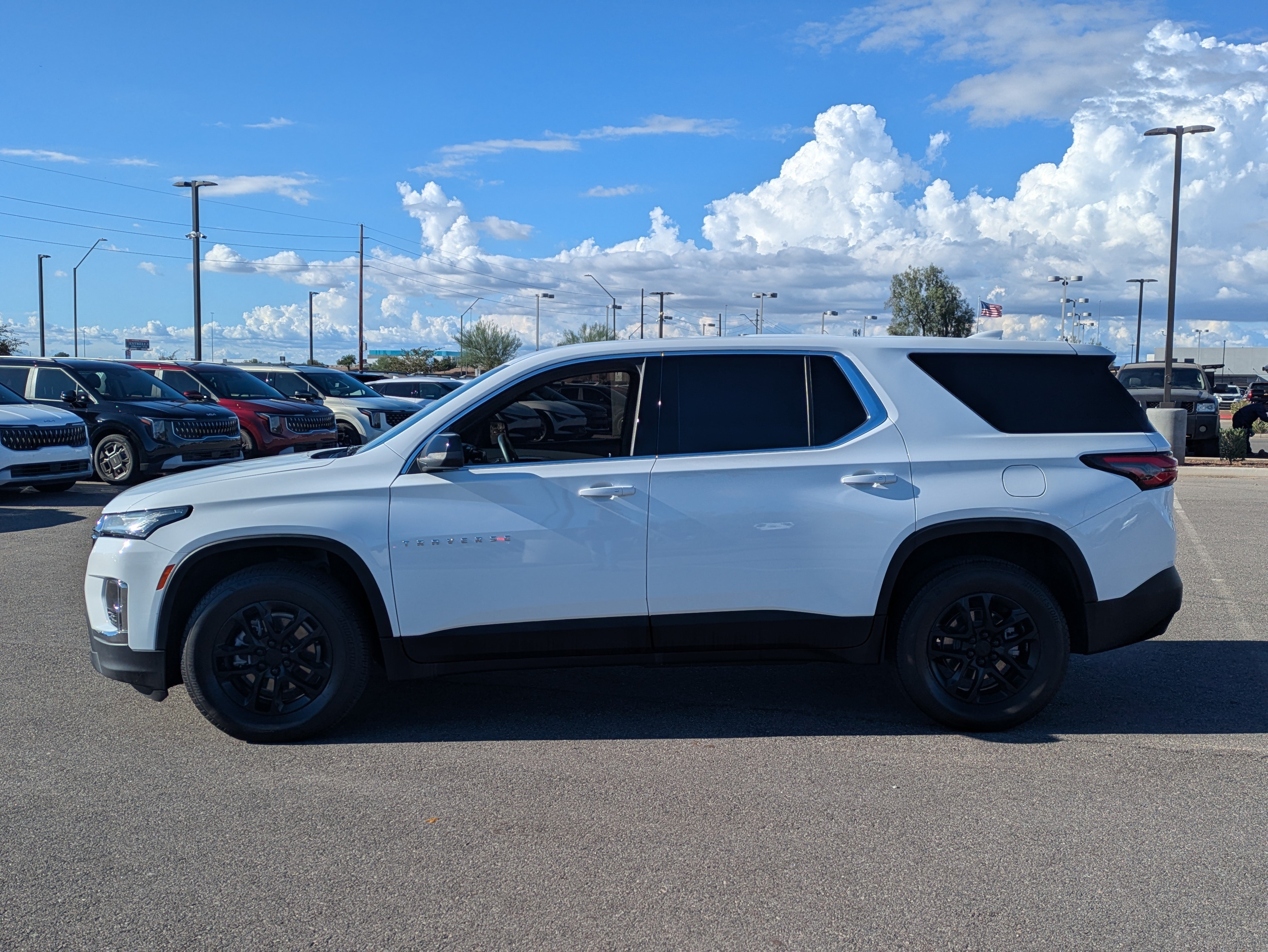 Used 2024 Chevrolet Traverse LS FWD image 2