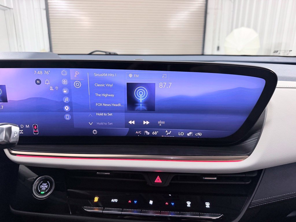 Used 2024 Buick Envision Avenir AWD/4WD image 25