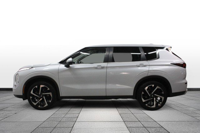 Used 2022 Mitsubishi Outlander SE image 4