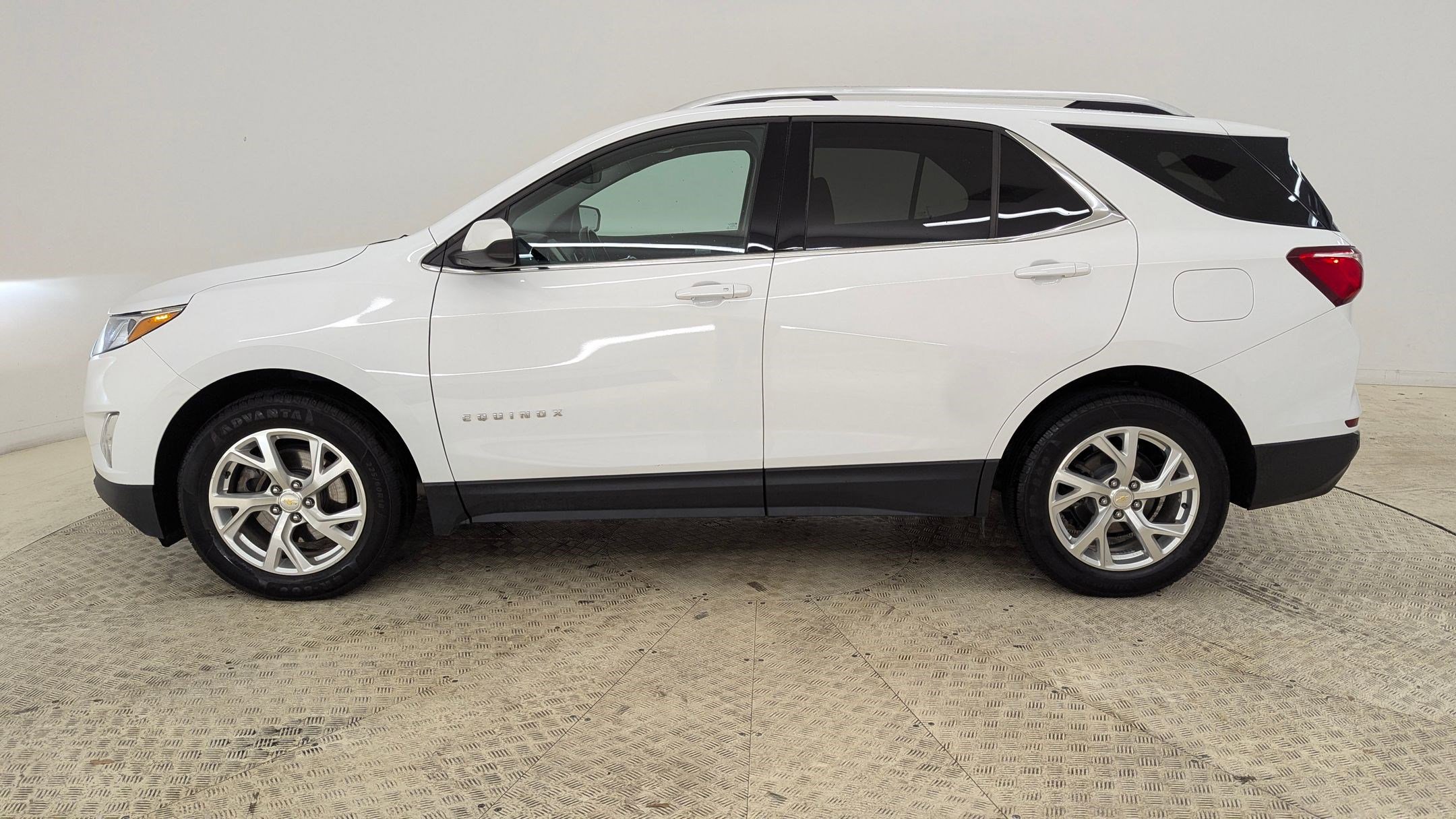 Used 2020 Chevrolet Equinox LT image 2