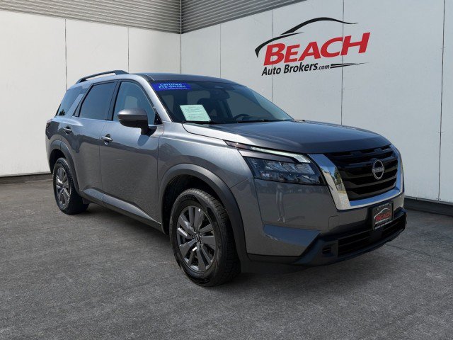 Used 2025 Nissan Pathfinder SV FWD image 1