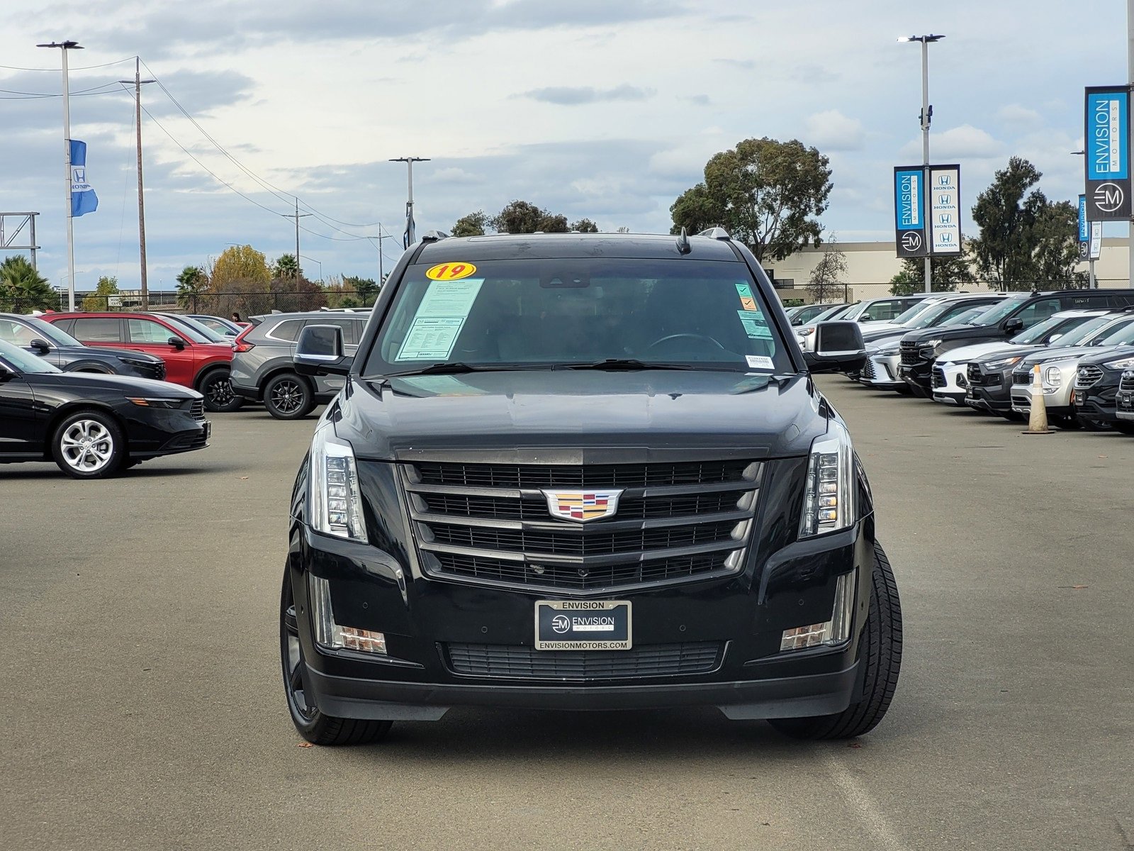 Used 2019 Cadillac Escalade Luxury image 2