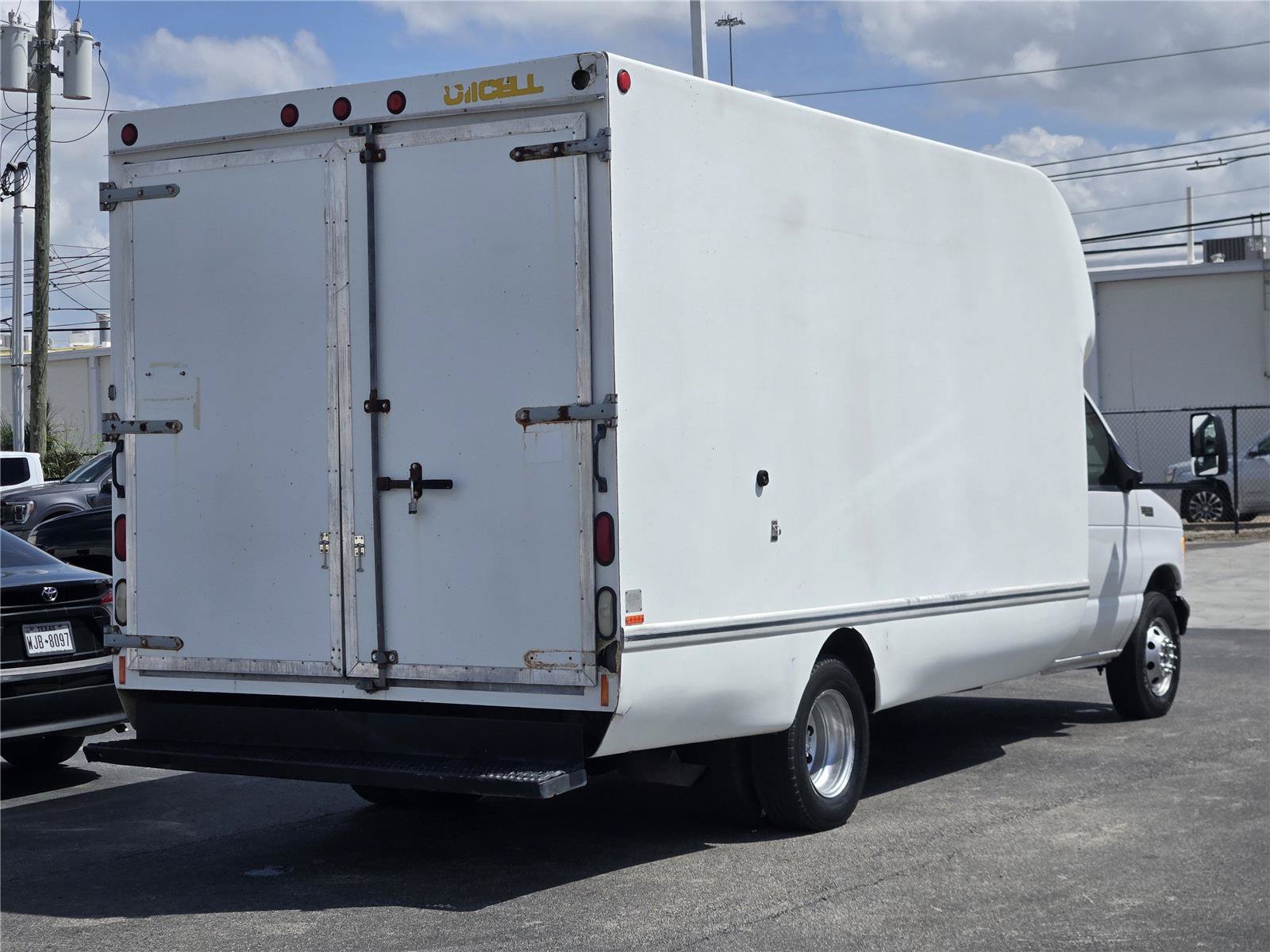 Used 2003 Ford E-350 and Econoline 350 Super Duty RWD image 8