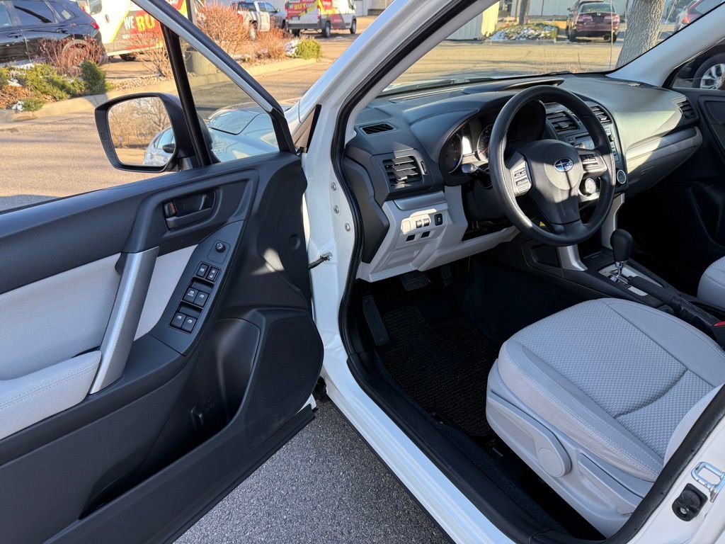 Used 2014 Subaru Forester 2.5i image 10