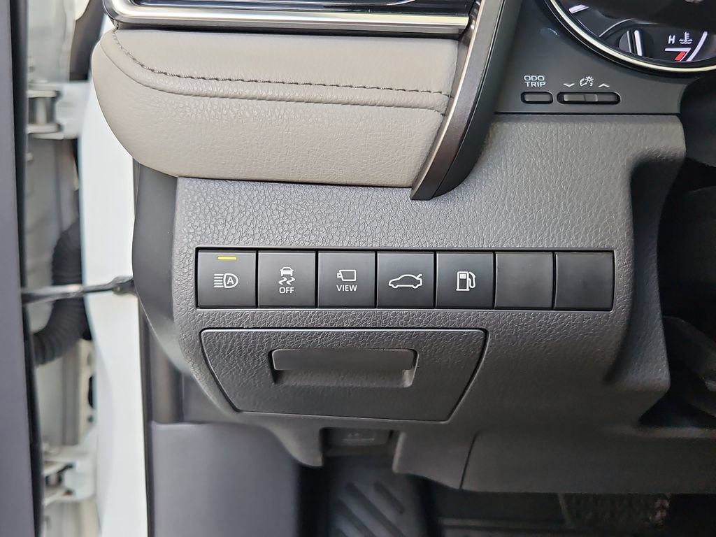 Used 2018 Toyota Camry XLE w/ Audio Package FWD image 15