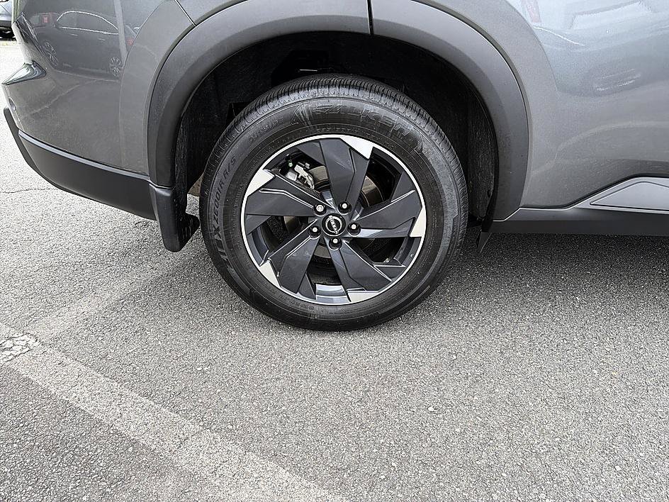 Certified 2026 Nissan Rogue SV FWD image 12