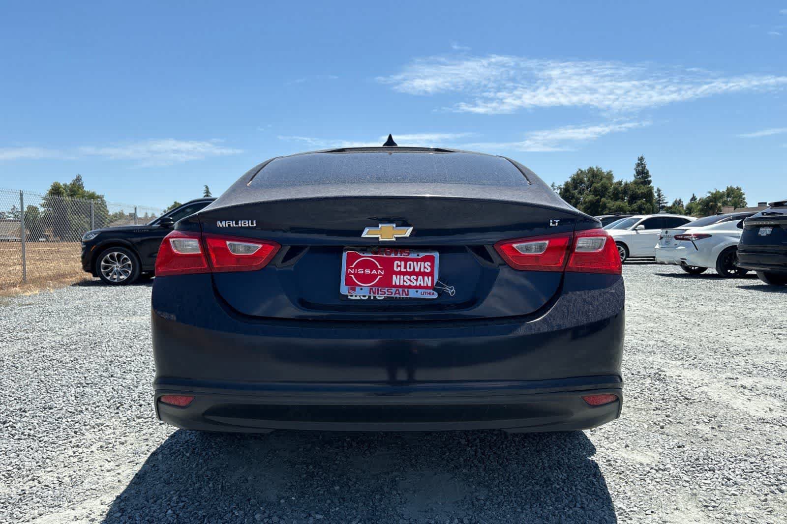 Used 2016 Chevrolet Malibu LT w/ Leather Package FWD image 8