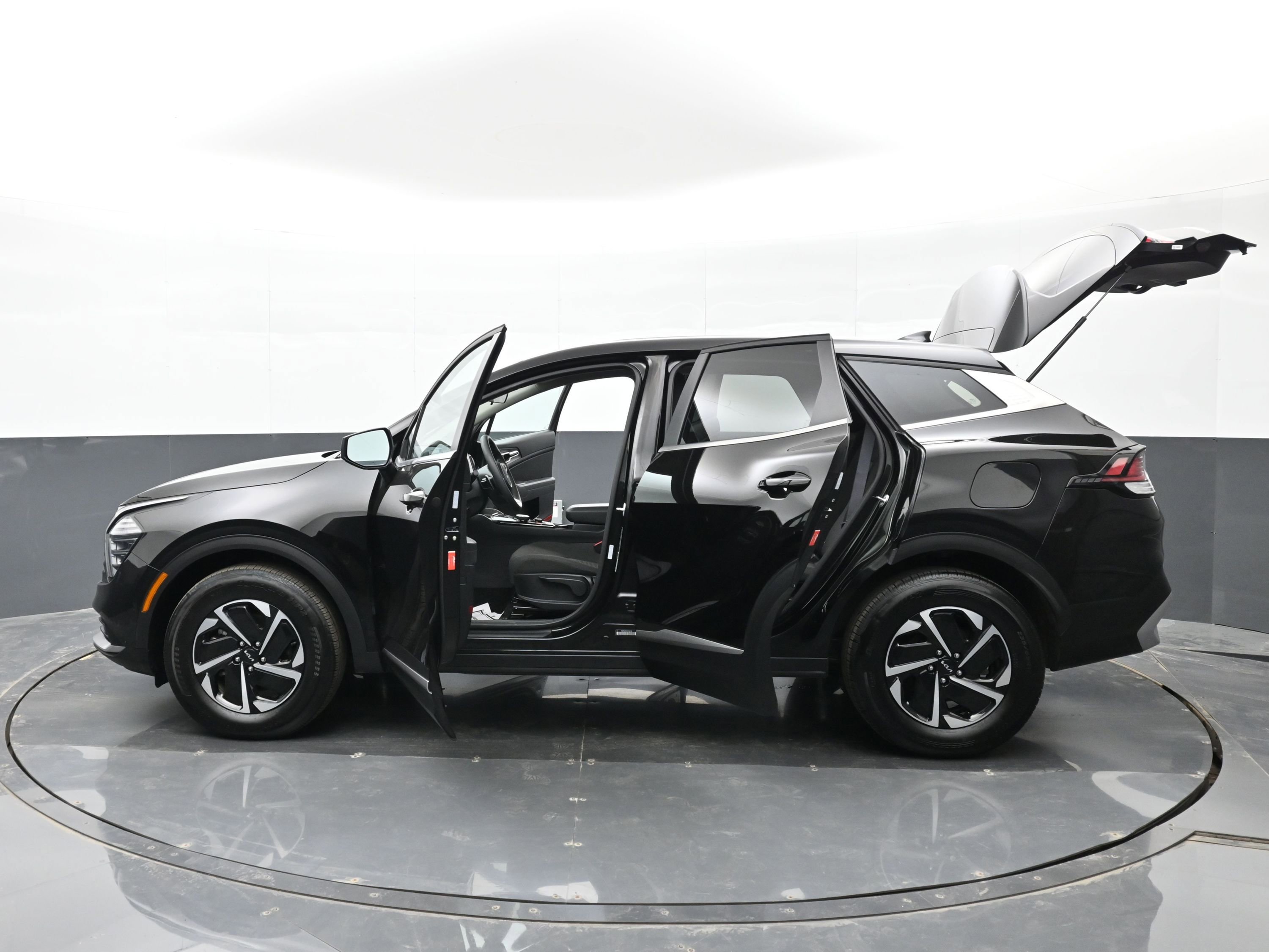 Used 2025 Kia Sportage LX image 40