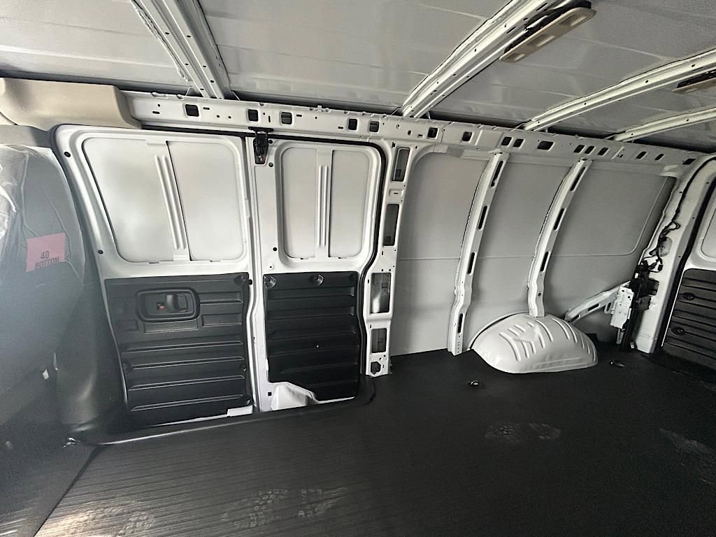 New 2025 Chevrolet Express 3500 Extended w/ Driver Convenience Package image 18