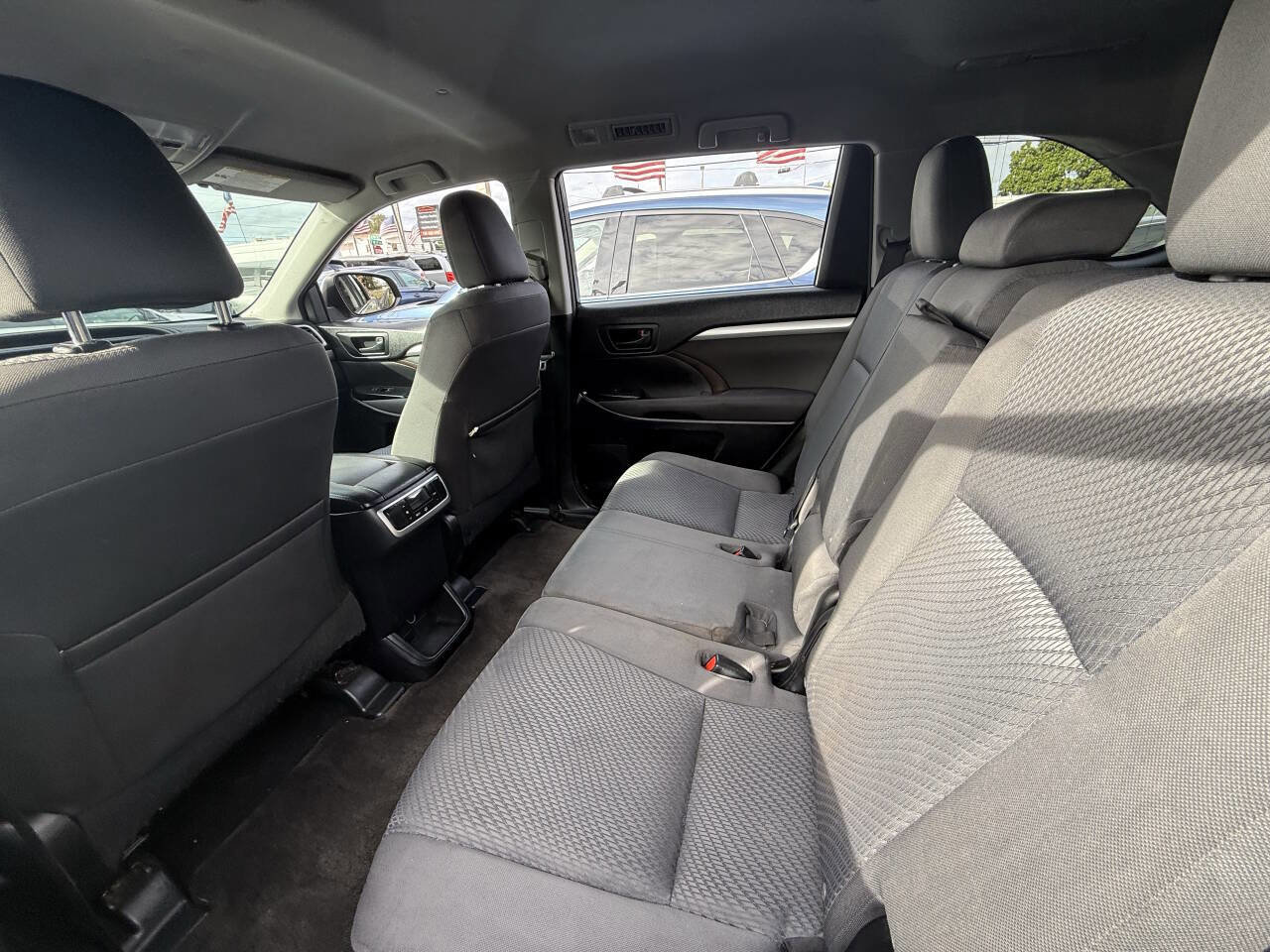 Used 2015 Toyota Highlander LE image 8