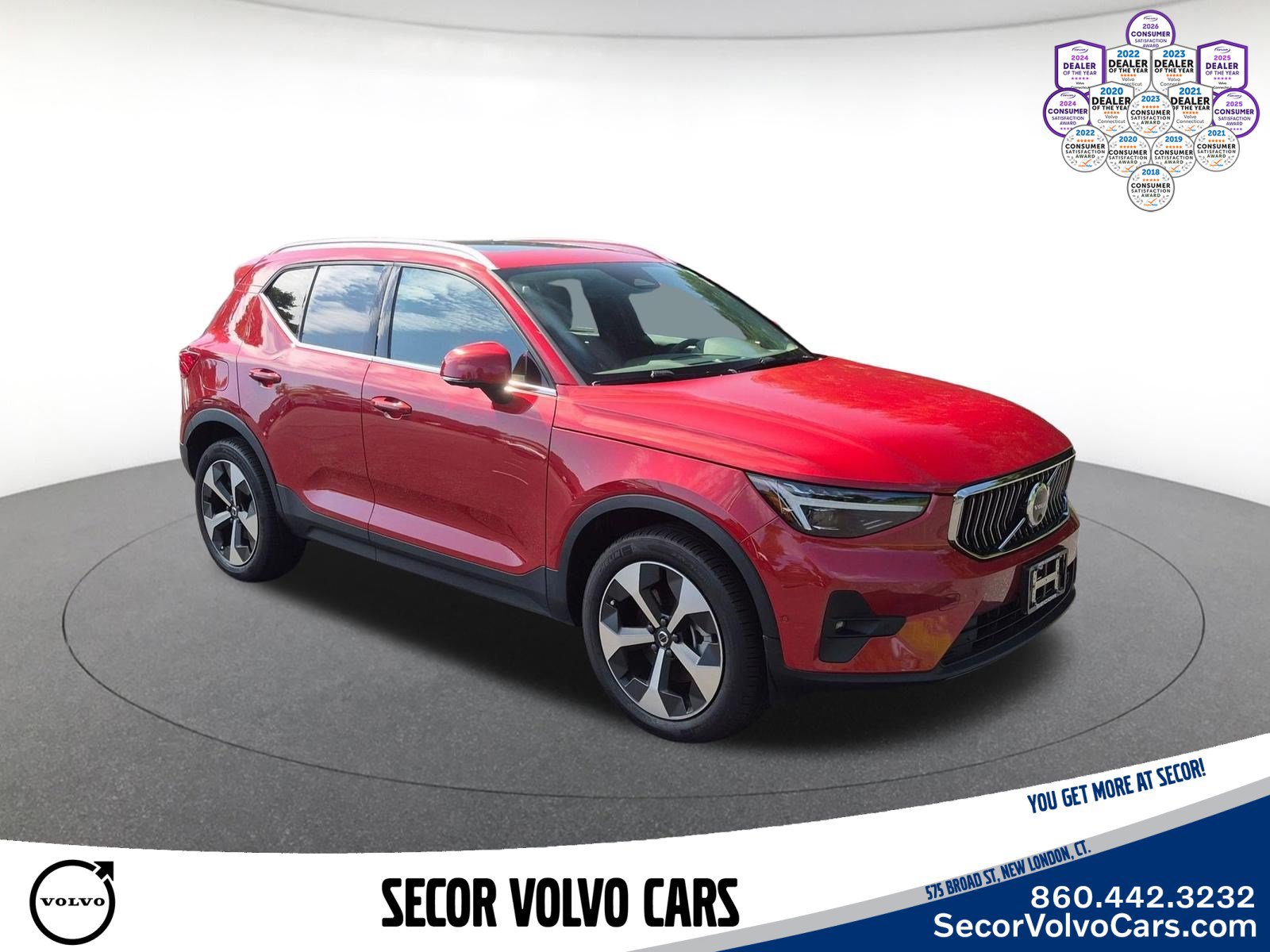 Used 2024 Volvo XC40 B5 Plus w/ Protection Package Premier AWD/4WD image 3