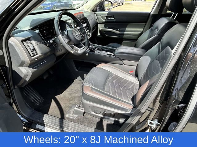 Used 2024 Nissan Pathfinder Platinum image 13