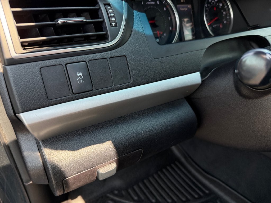 Used 2016 Toyota Camry SE FWD image 19