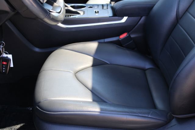 Used 2022 Toyota Highlander XLE AWD/4WD image 40