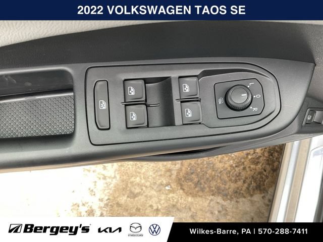 Used 2022 Volkswagen Taos SE AWD/4WD image 6